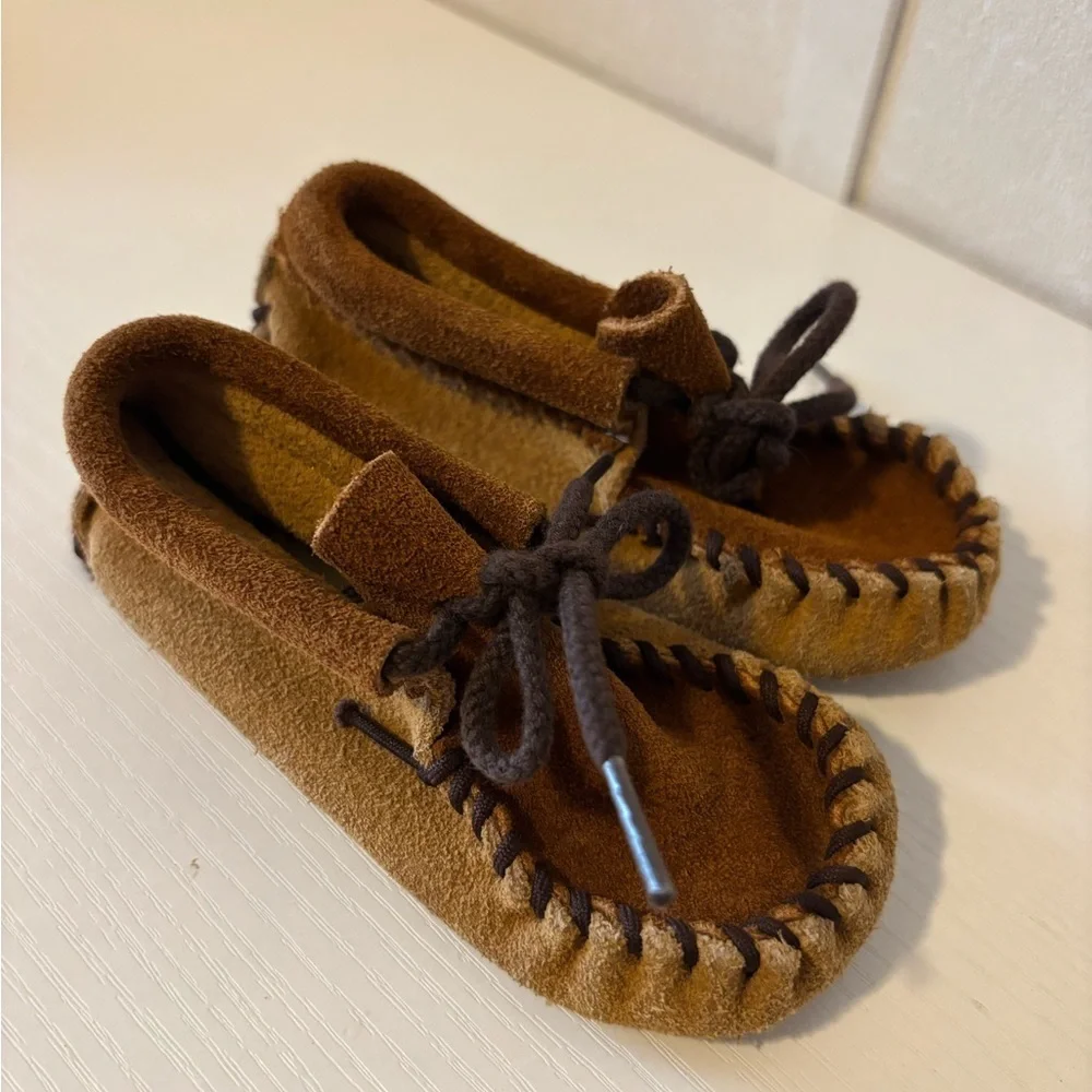 Minnetonka ORIGINAL Toddler moccasin size 5